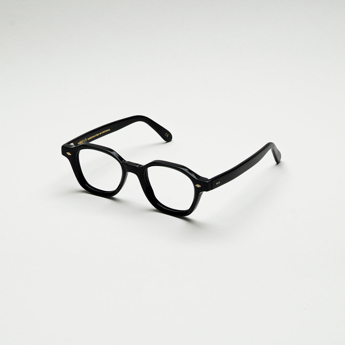 Perspective view of Earth Black optical frame