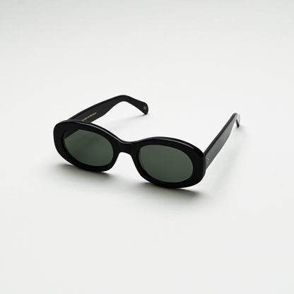 Mireye Cosmic sunglasses in black, perspective view.