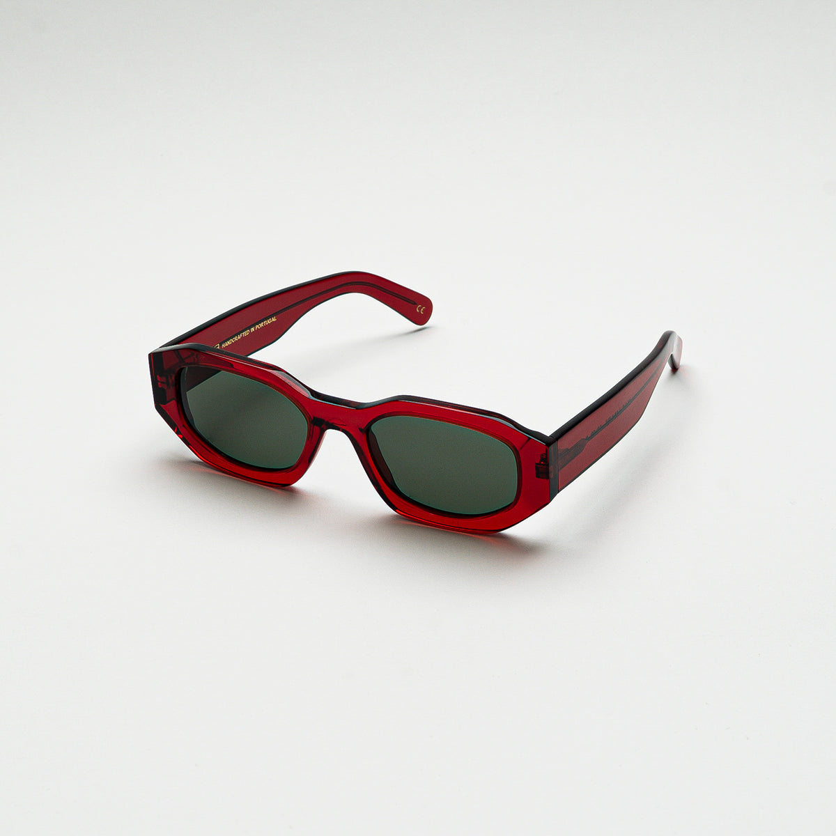 Mireye Kalahari sunglasses in cherry, perspective view.