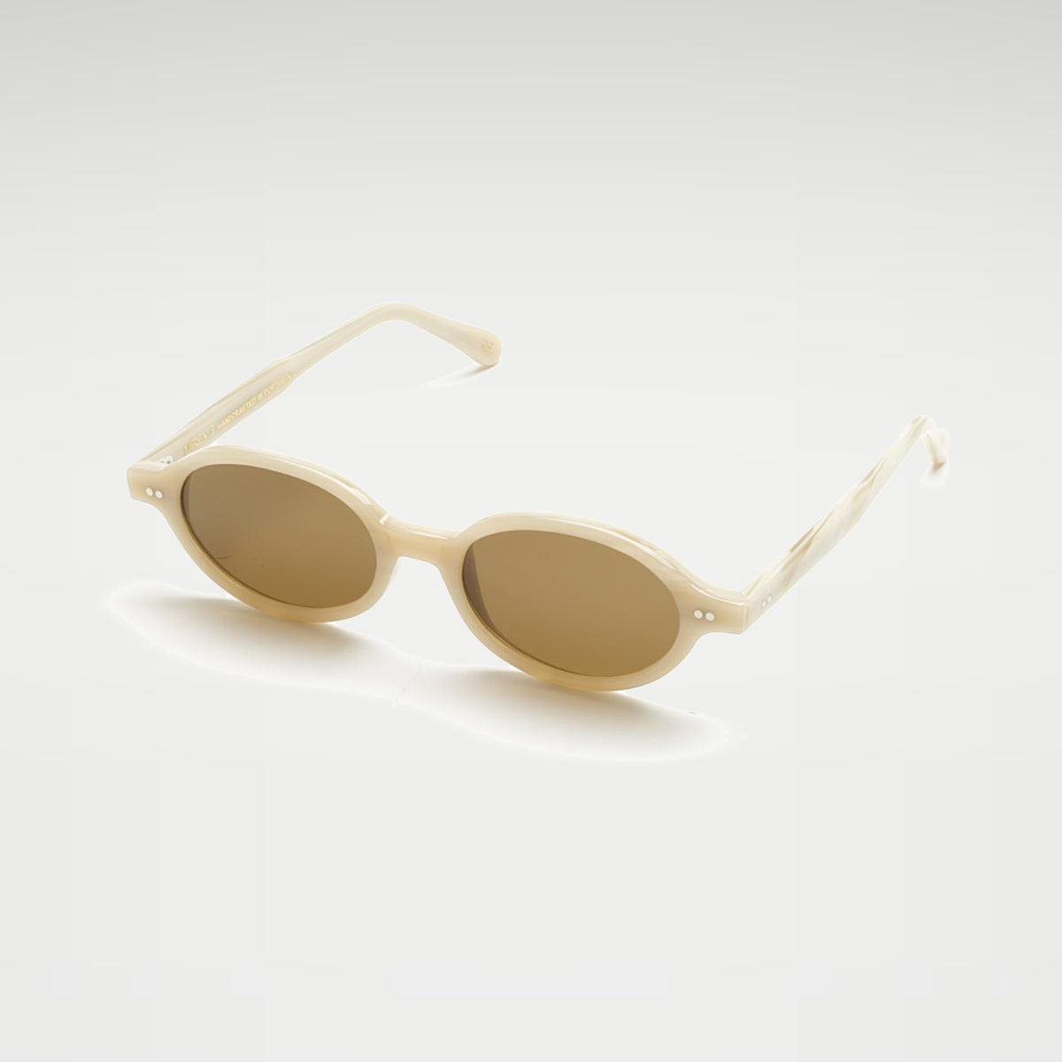 Mireye Kirra sunglasses in white pearl, perspective view.