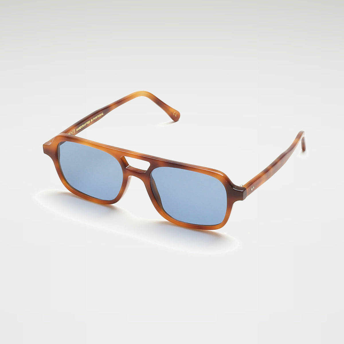 Mireye Mikuni sunglasses in toffee, perspective view.