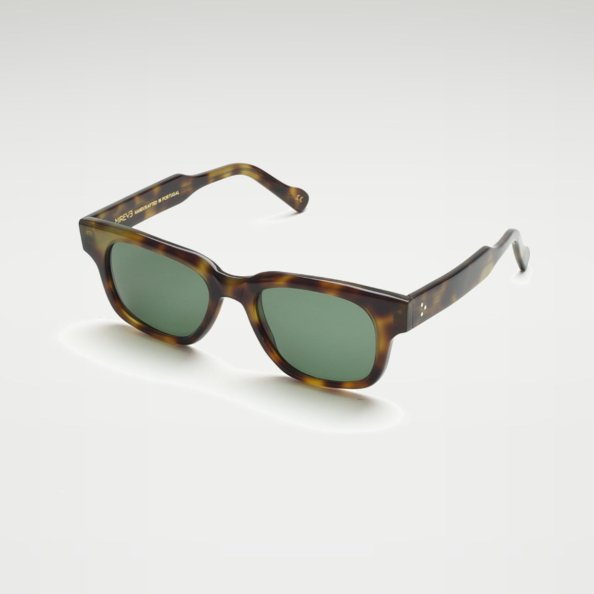 Mireye Roti sunglasses in tortoise, perspective view.