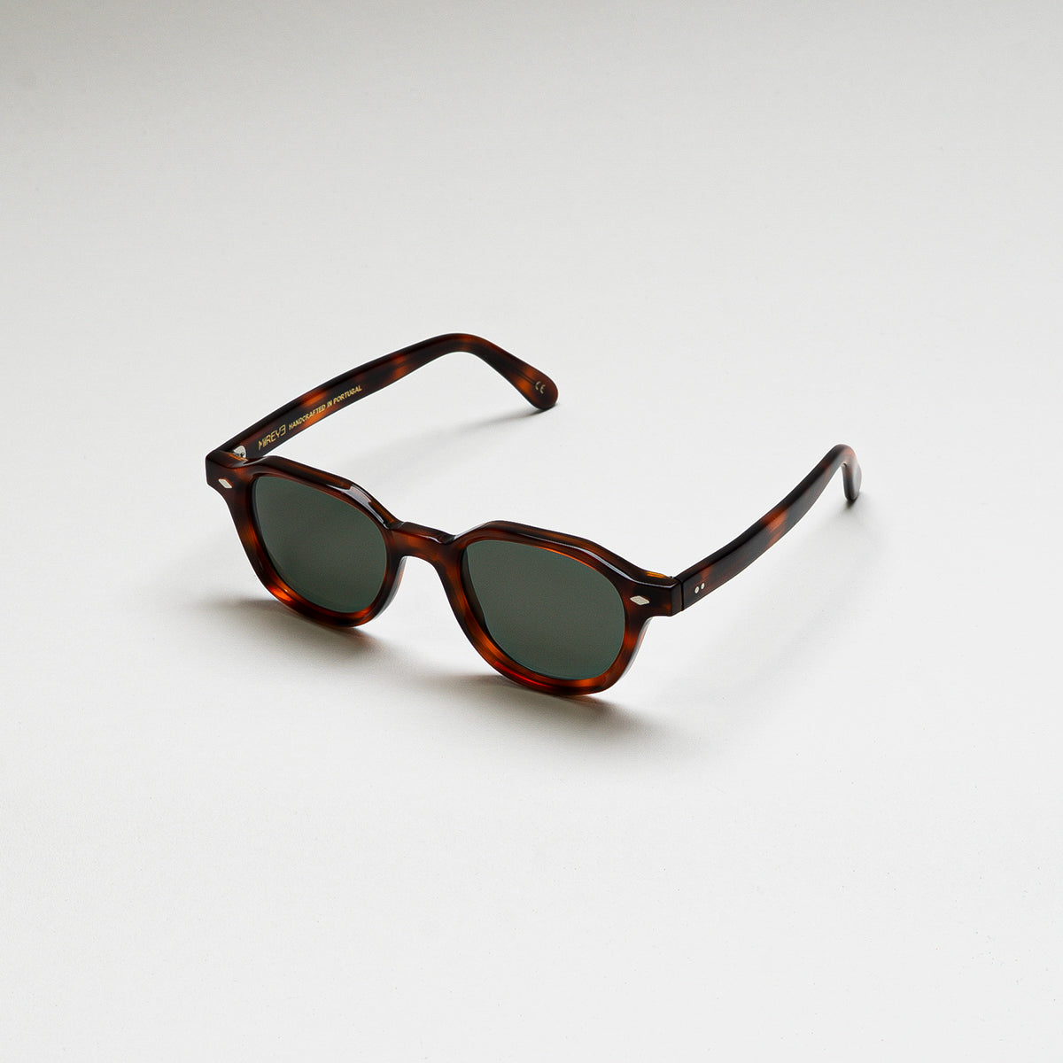 Mireye sunglasses in tortoise, perspective view.