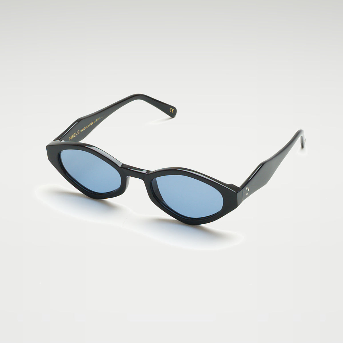 Mireye Wicklow sunglasses in black blue, perspective view.