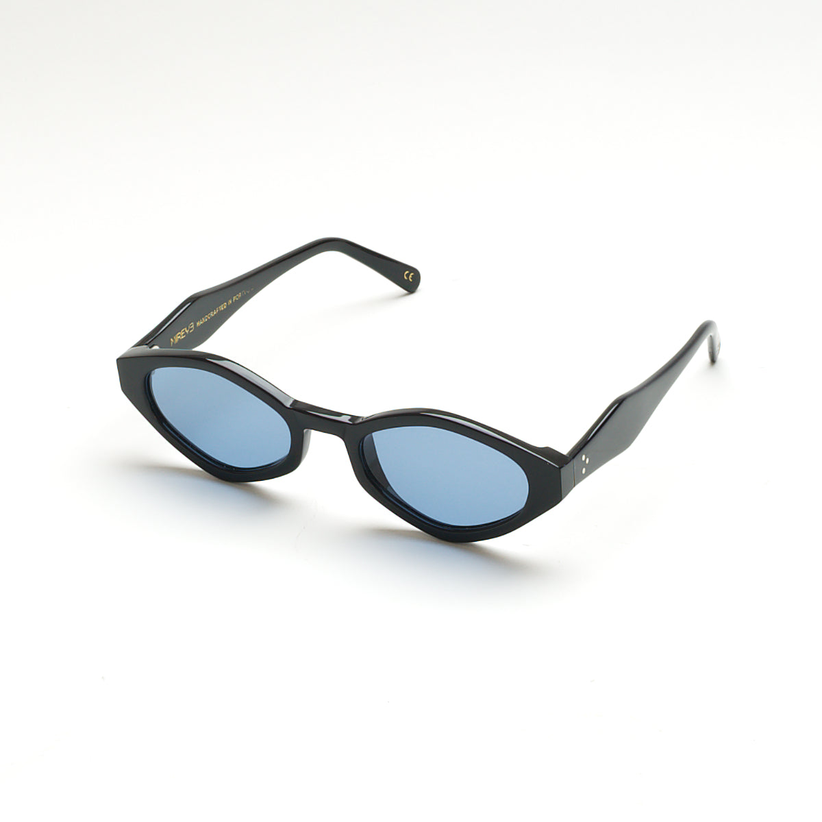 Mireye Wicklow sunglasses in black blue, perspective view.