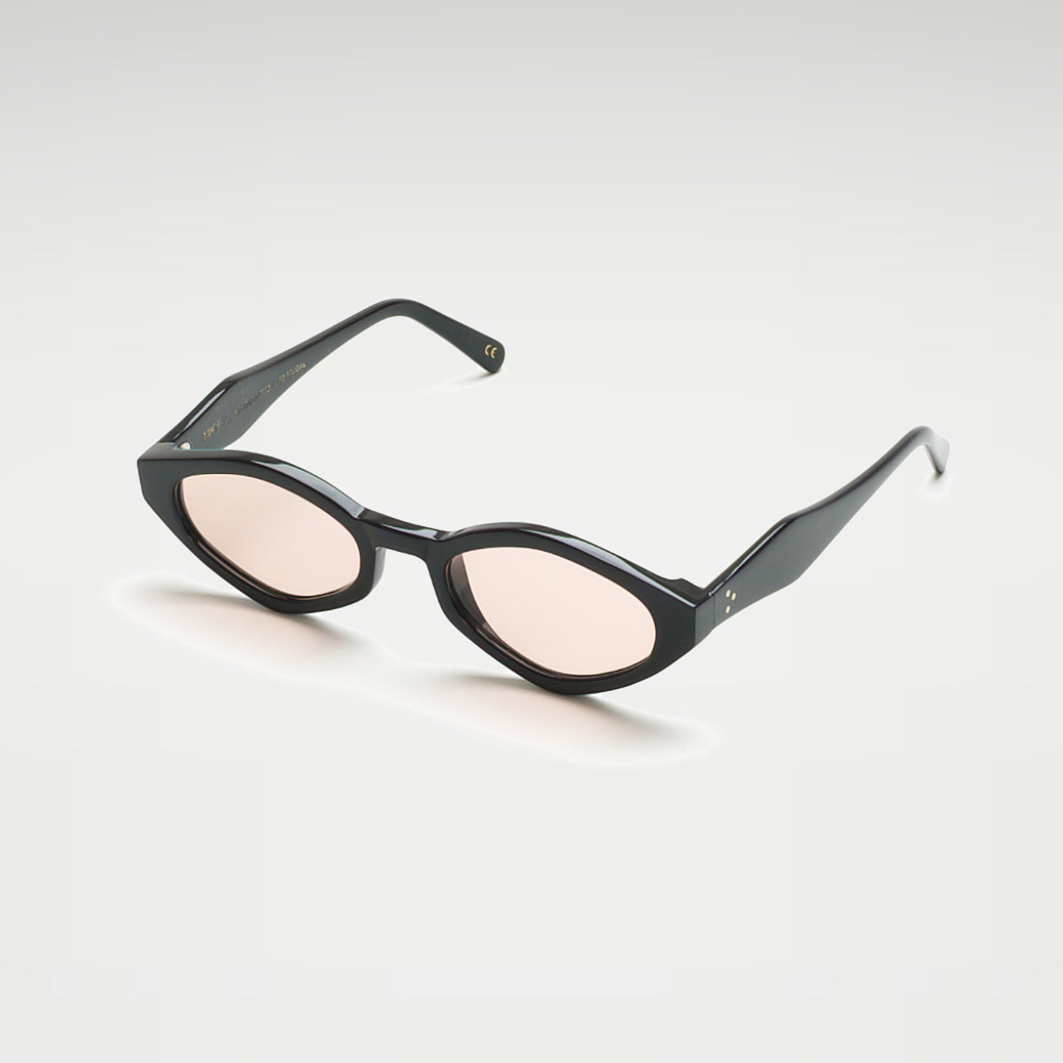 Mireye Wicklow sunglasses in black rose, perspective view.