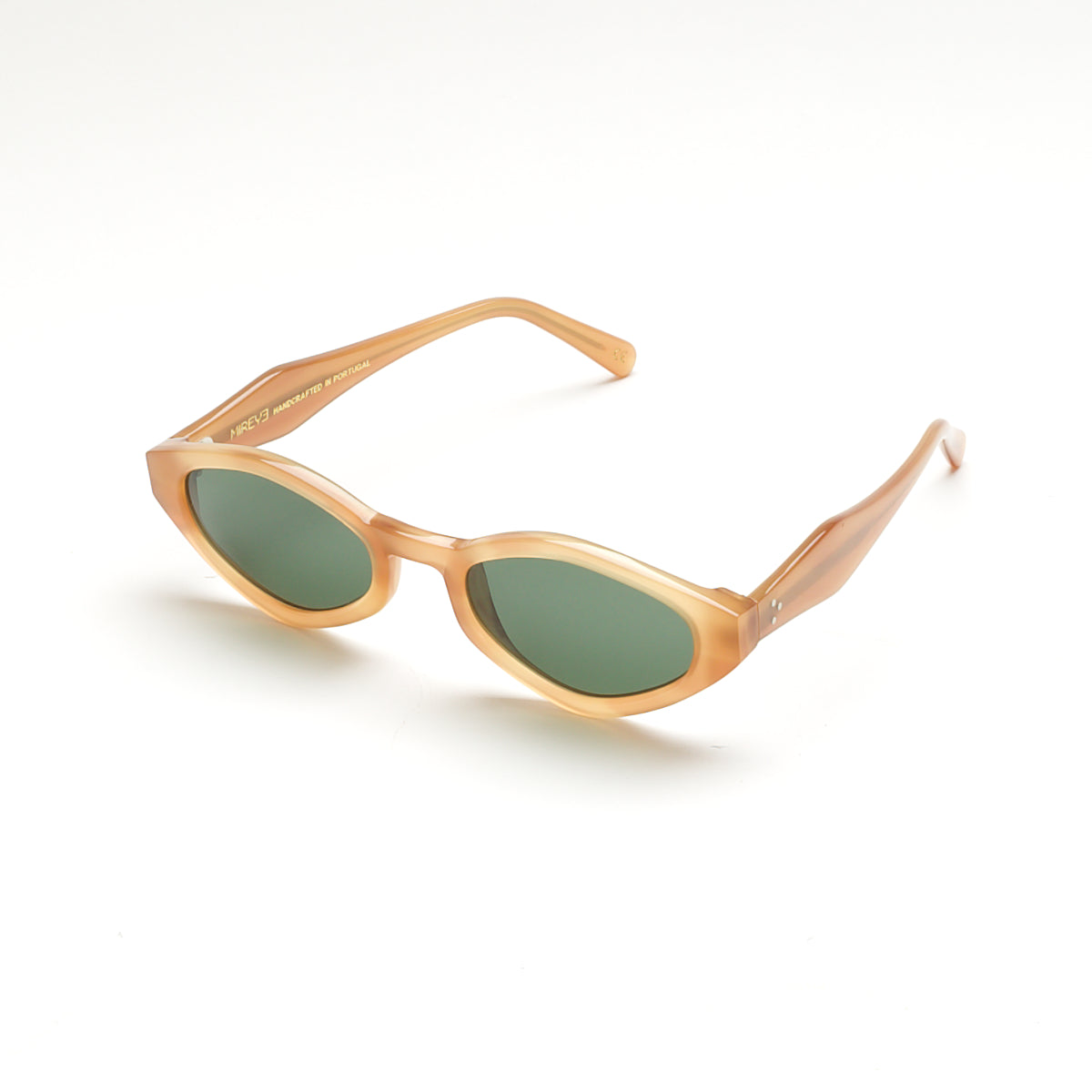 Mireye Wicklow sunglasses in honey green, perspective view.