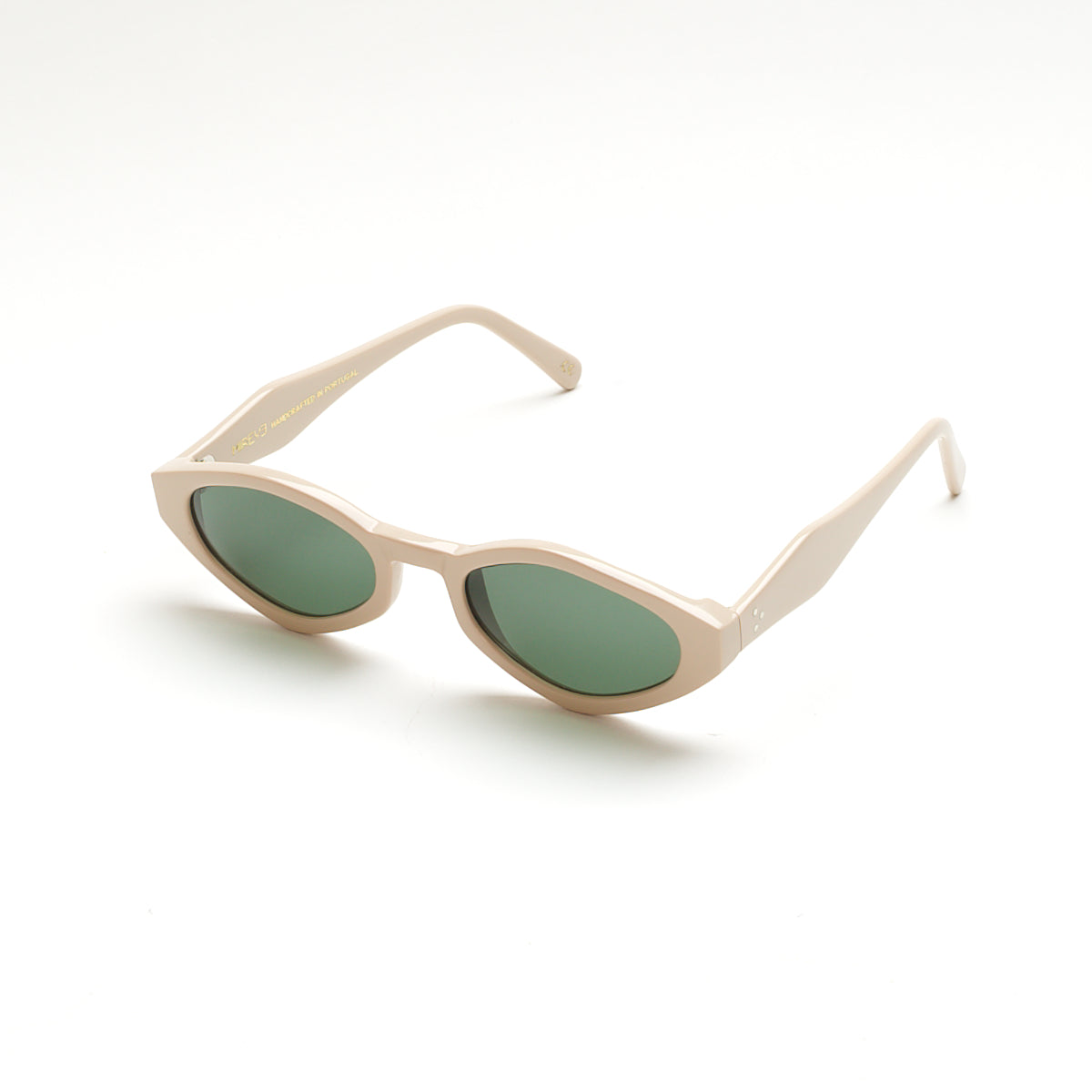 Mireye Wicklow sunglasses in nude green, perspective view.