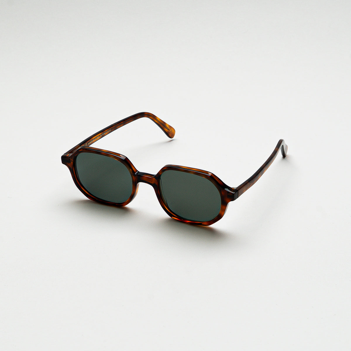 Mireye Zicattela sunglasses in tortoise, perspective view.