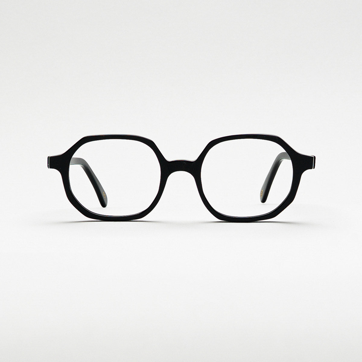 Front view of Zicatela Black optical frame
