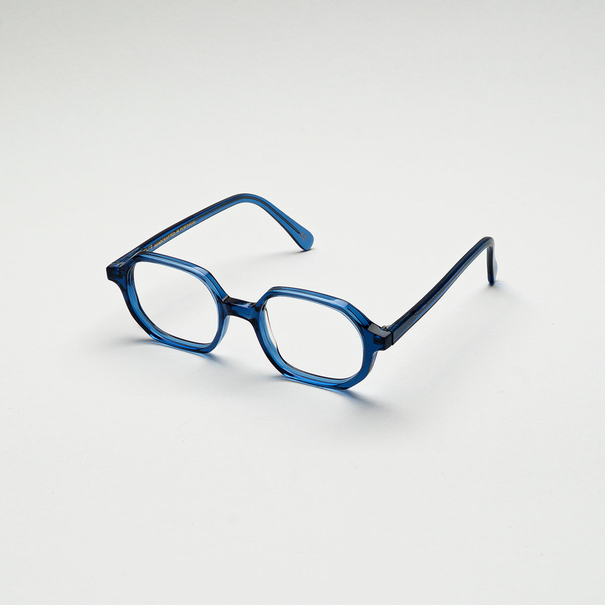 Perspective view of Zicatela Dark Blue Crystal optical frame