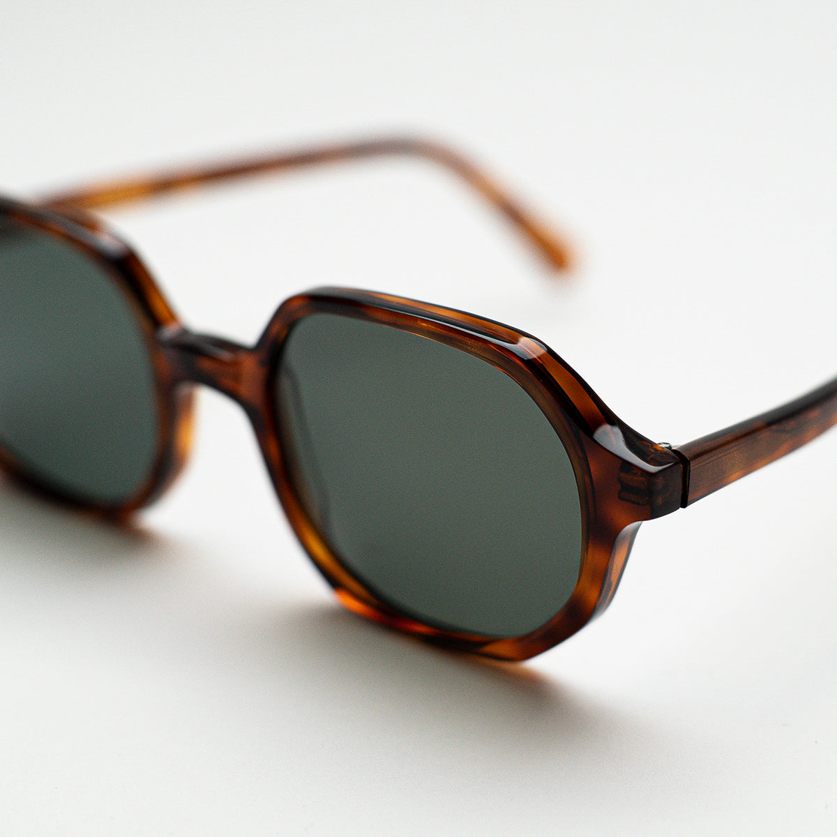Close-up of Mireye Zicattela sunglasses in Tortoise, highlighting the acetate frame texture and ZEISS® lenses.